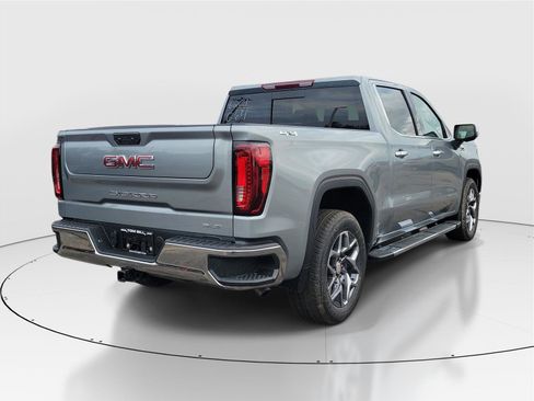 New 2026 GMC Sierra 1500 SLT image 4