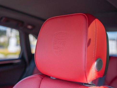 Certified 2026 Porsche Macan AWD/4WD image 13