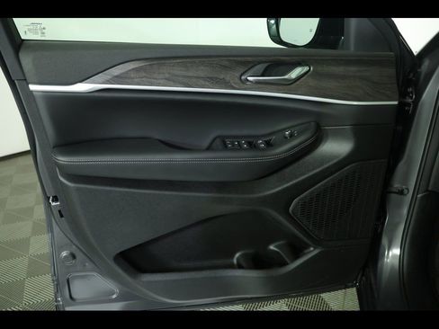 New 2026 Jeep Grand Cherokee Altitude AWD/4WD image 22