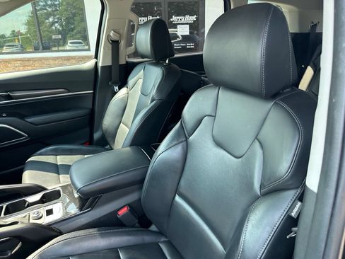 Used 2024 Kia Telluride S w/ S Sunroof Package FWD image 3