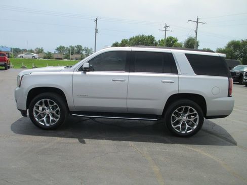 Used 2019 GMC Yukon SLT w/ Open Road Package AWD/4WD image 10