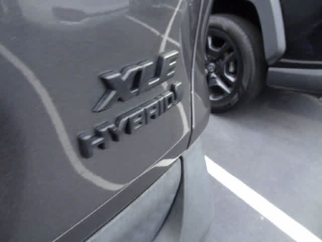 Used 2022 Toyota RAV4 XLE Premium AWD/4WD image 18