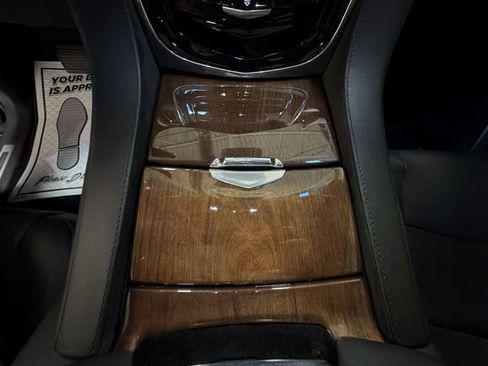 Used 2016 Cadillac Escalade Luxury AWD/4WD image 21