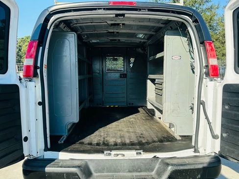 Used 2017 GMC Savana 2500 image 19