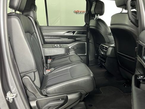 Used 2024 Jeep Wagoneer Series II w/ Flexible Seating Group image 32