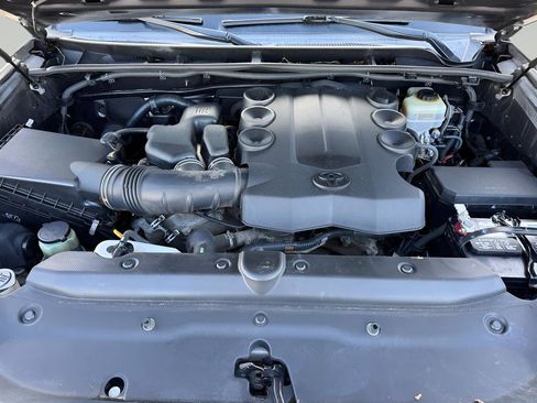 Used 2013 Toyota 4Runner SR5 w/ Convenience Pkg image 9