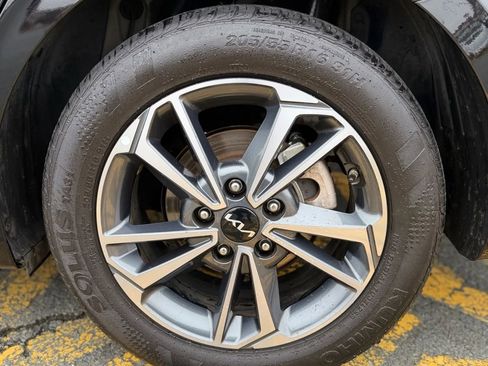 Used 2024 Kia Forte LXS image 7