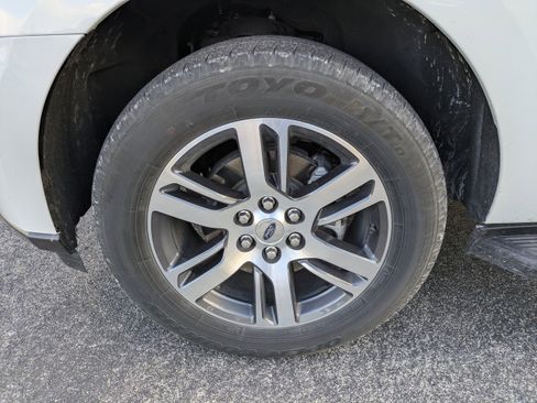 Used 2024 Ford Expedition XLT image 11