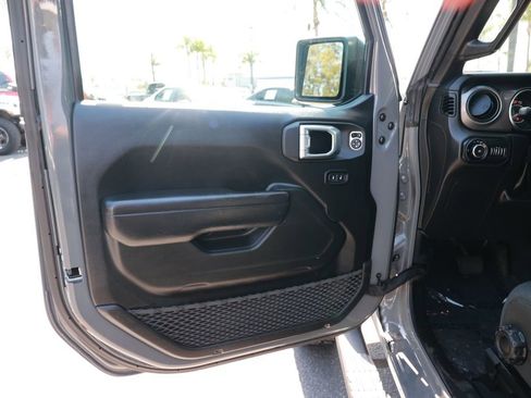 Used 2022 Jeep Wrangler Sport AWD/4WD image 17