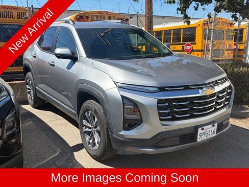 Used 2025 Chevrolet Equinox LT w/ Convenience Package II FWD image 2