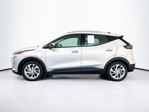 Used 2023 Chevrolet Bolt EUV LT w/ Driver Confidence Package image 4