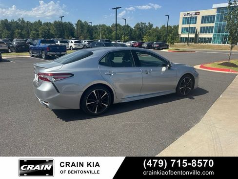 Used 2018 Toyota Camry XSE FWD image 9