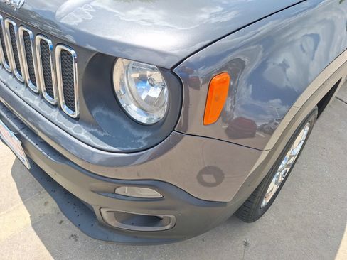 Used 2017 Jeep Renegade Latitude w/ Popular Equipment Group FWD image 10