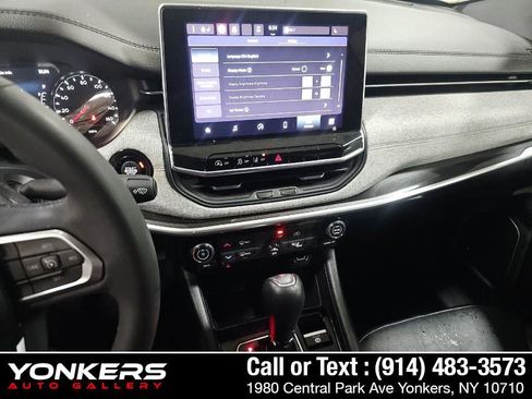 Used 2023 Jeep Compass Latitude w/ Sun and Sound Group AWD/4WD image 9