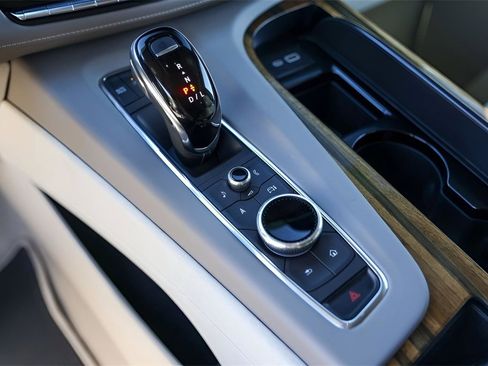 Certified 2024 Cadillac Escalade Premium Luxury Platinum w/ Heavy-Duty Trailer Package image 32