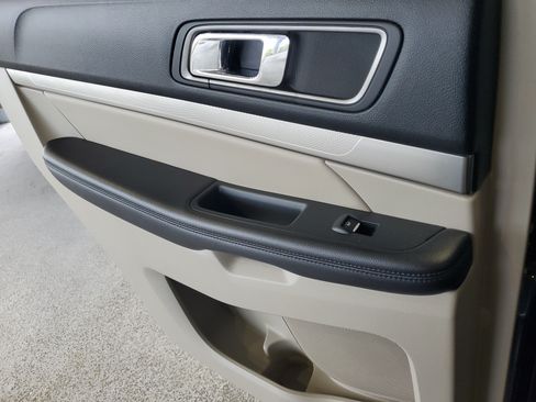 Used 2018 Ford Explorer XLT w/ Equipment Group 202A FWD image 14