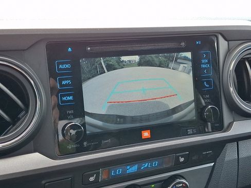 Used 2019 Toyota Tacoma TRD Sport w/ TRD Premium Sport Package AWD/4WD image 19