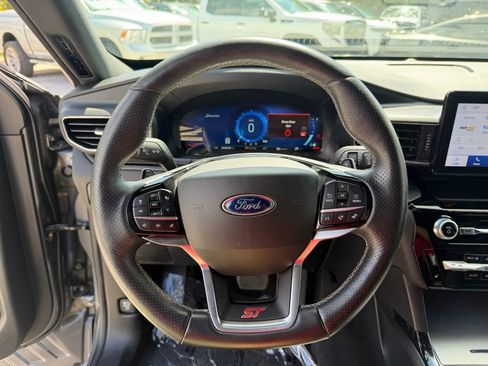 Used 2022 Ford Explorer ST AWD/4WD image 17