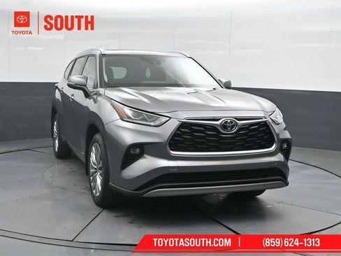 New 2026 Toyota Highlander Platinum image 5