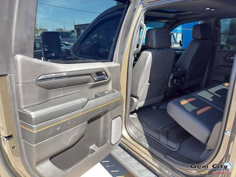 Used 2023 GMC Sierra 1500 AT4 w/ AT4 Premium Package AWD/4WD image 11