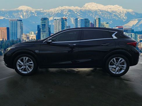 Used 2018 INFINITI QX30 w/ Cargo Package image 12