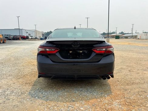 Used 2022 Toyota Camry SE FWD image 4