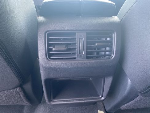 Used 2023 Nissan Rogue S image 32