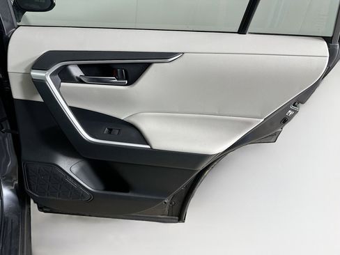 Used 2019 Toyota RAV4 XLE image 31