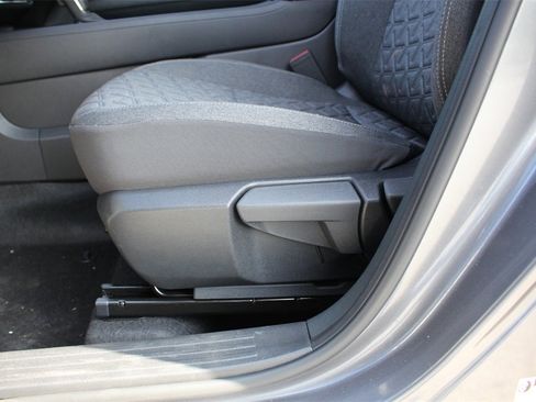 New 2025 Nissan Kicks SV w/ Charging Package image 10