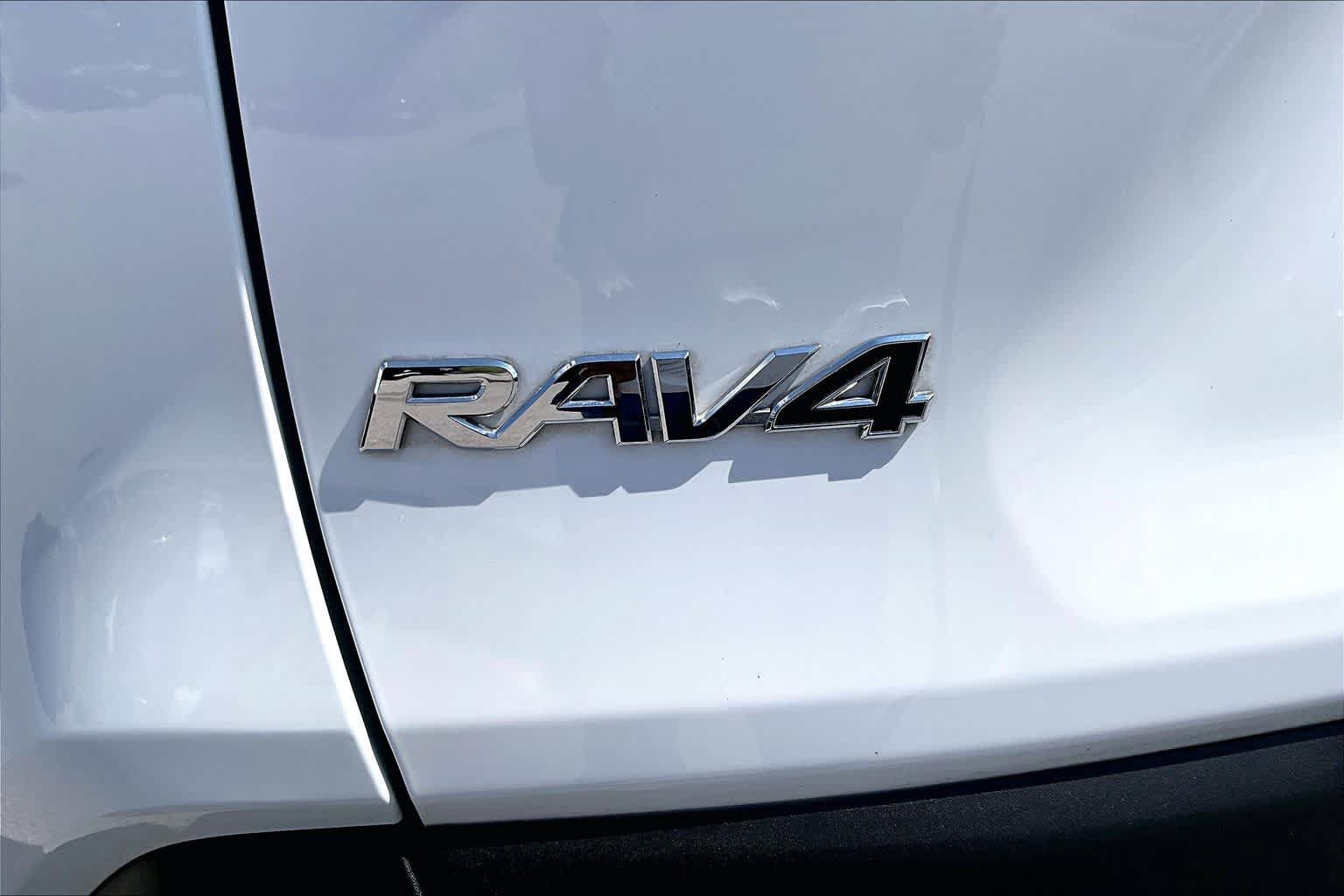 Used 2023 Toyota RAV4 XLE FWD image 10