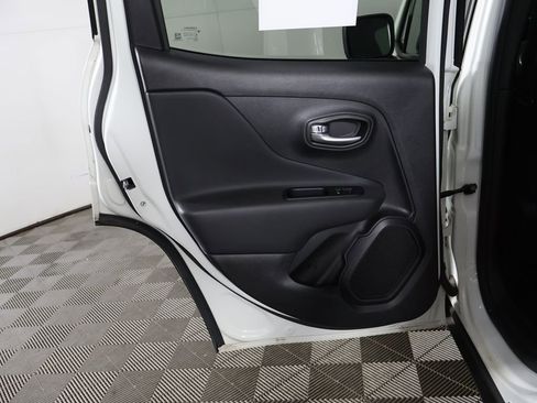 Used 2022 Jeep Renegade Latitude w/ Convenience Group AWD/4WD image 23