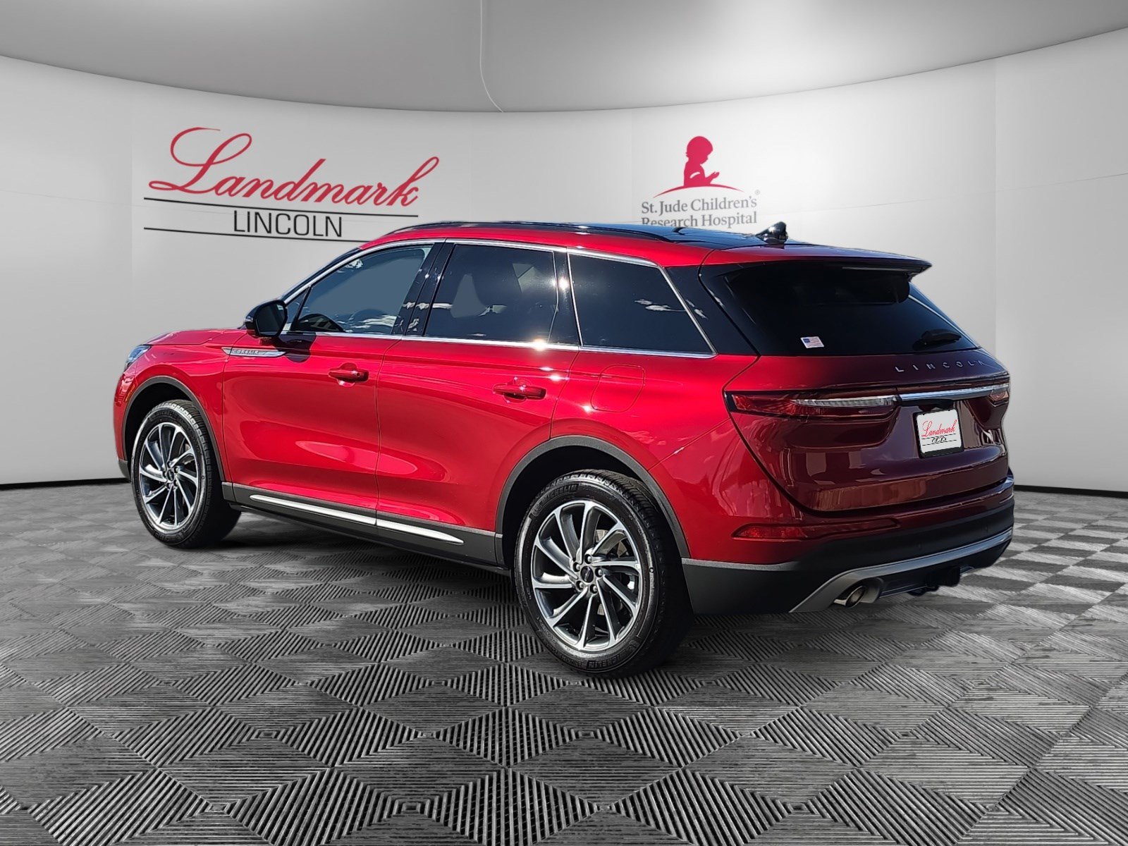 Certified 2025 Lincoln Corsair AWD w/ Equipment Group 101A image 3