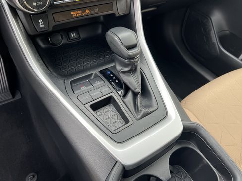 Used 2019 Toyota RAV4 XLE FWD image 9