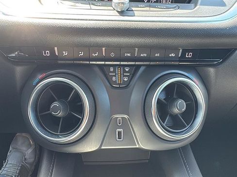 Used 2022 Chevrolet Blazer LT FWD image 27