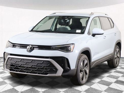 Used 2025 Volkswagen Taos SE image 20