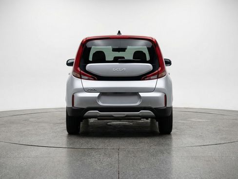 Used 2025 Kia Soul LX w/ LX Technology Package FWD image 7