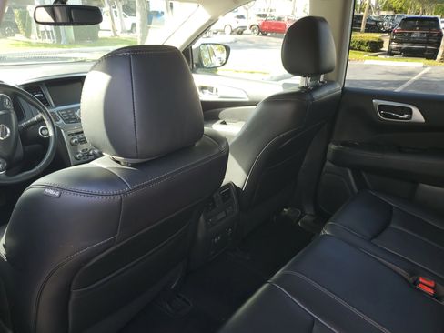 Used 2019 Nissan Pathfinder SL image 6