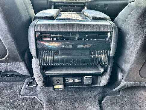 Used 2024 Jeep Wagoneer Series II w/ Flexible Seating Group image 21