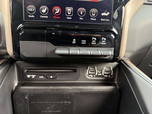 Used 2019 RAM 1500 Laramie AWD/4WD image 29
