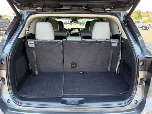 Used 2021 Toyota Highlander Limited FWD image 19