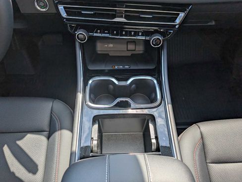 New 2026 Chevrolet Traverse Z71 w/ Enhanced Driving Package AWD/4WD image 13