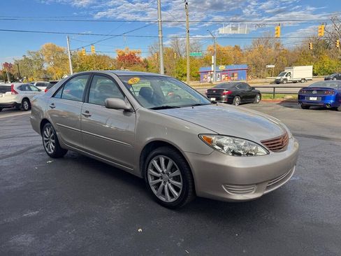 Used 2005 Toyota Camry LE FWD image 3