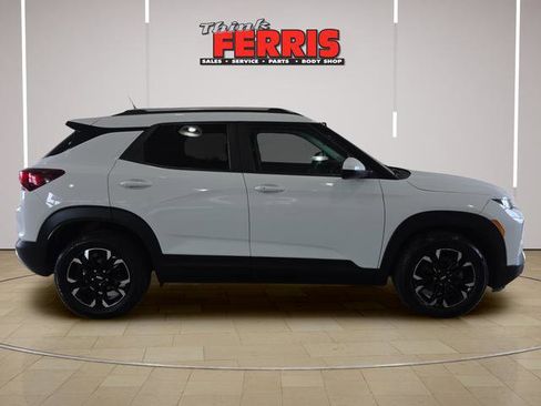 Used 2021 Chevrolet TrailBlazer LT w/ Driver Confidence Package FWD image 4