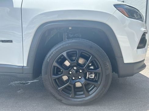 Used 2023 Jeep Compass Latitude w/ Sun and Sound Group AWD/4WD image 12