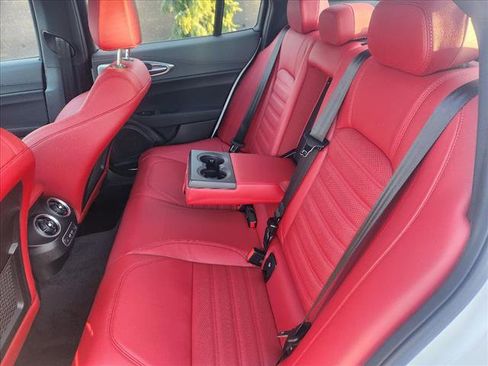 Used 2024 Alfa Romeo Giulia Veloce image 24
