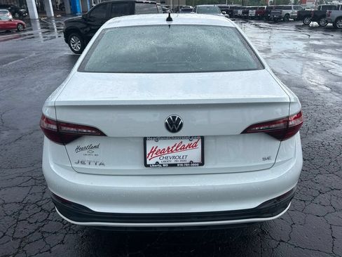 Used 2024 Volkswagen Jetta SE w/ Panoramic Sunroof Package FWD image 6