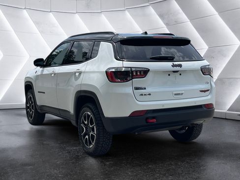 Used 2025 Jeep Compass Trailhawk AWD/4WD image 4