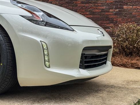 Used 2020 Nissan 370Z Coupe image 31