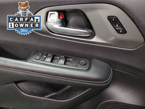 Used 2025 Chrysler Pacifica Select FWD image 29