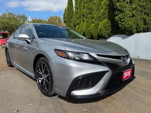 Used 2023 Toyota Camry SE FWD image 2